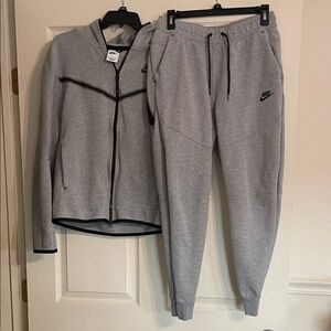 Nike mens tech fleece Light Gray Hoodie and Joggers Set with flaws